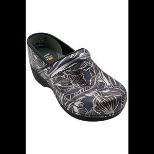 Dansko Women's  XP 2.0 Clogs Calla Lily - Medium